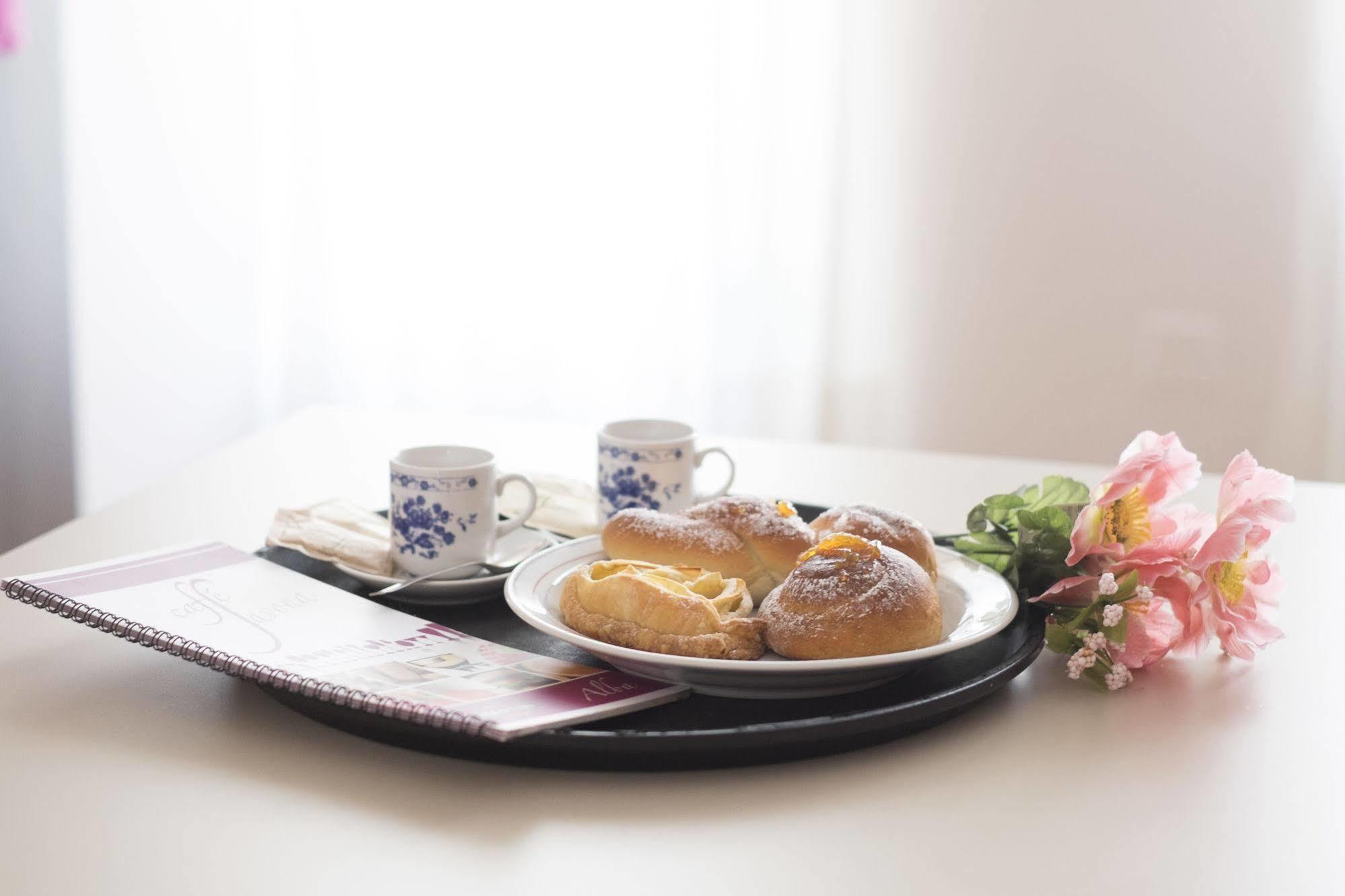 Residence Caffe Savona อัลบา ภายนอก รูปภาพ